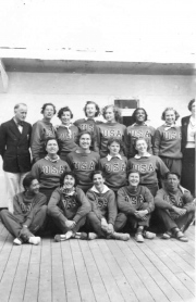 WOMENS TRACK TEAM